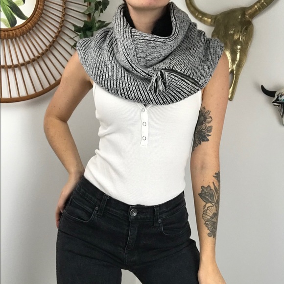 lululemon athletica Accessories - NWT Lululemon Black Totally Toasty Neck Warmer